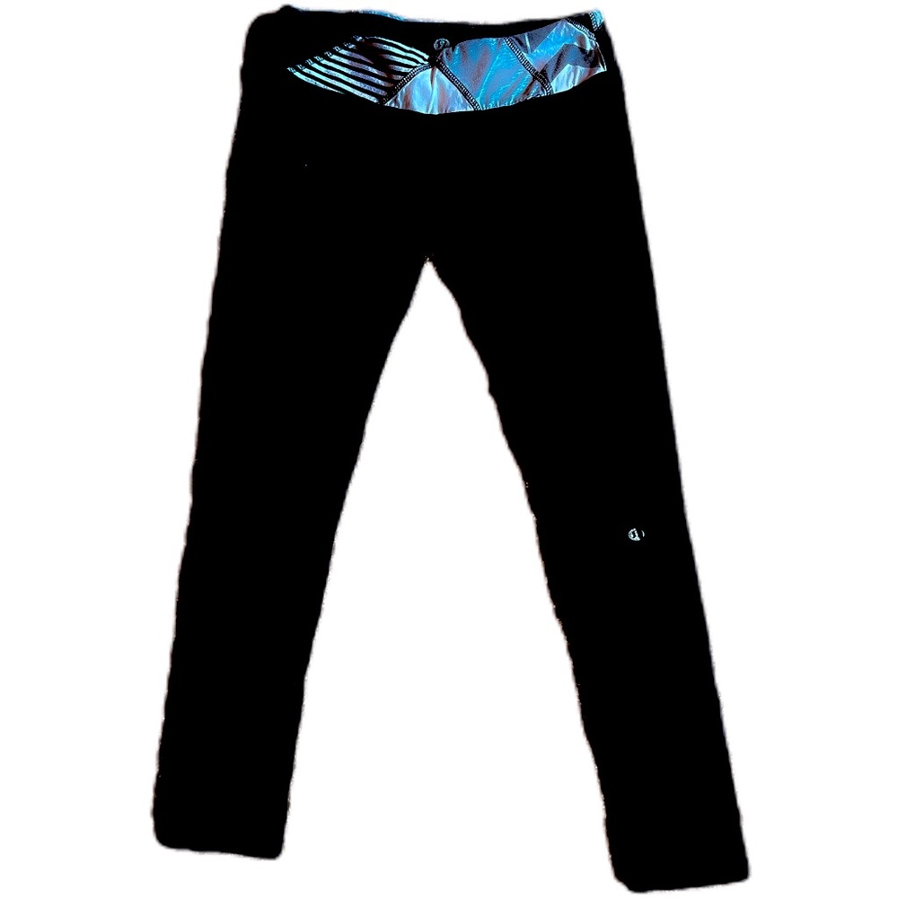 Lululemon black high rise crop leggings. Size 8.